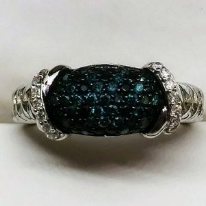 Exquisite blue, black and white diamond ring